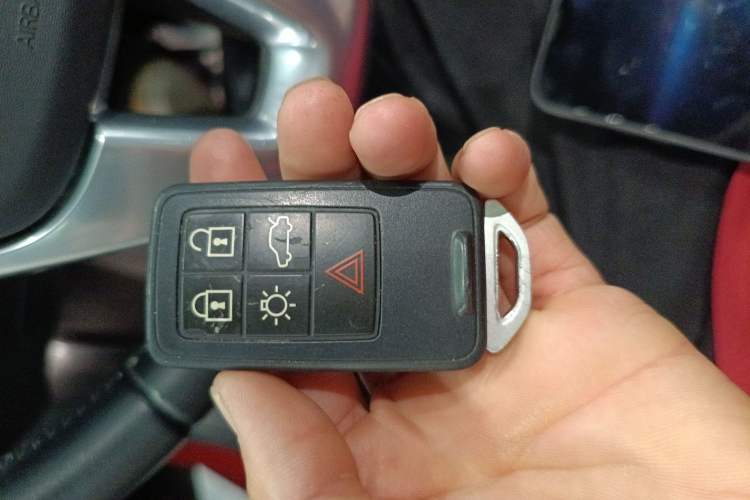 Used Volvo V40 2017 T3 Zhiyi Edition
