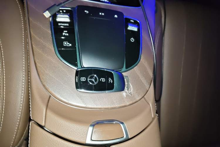 Used Mercedes-Benz E-Class New Energy 2023 E 350 e L Plug-in Hybrid Sedan Vehicle Key