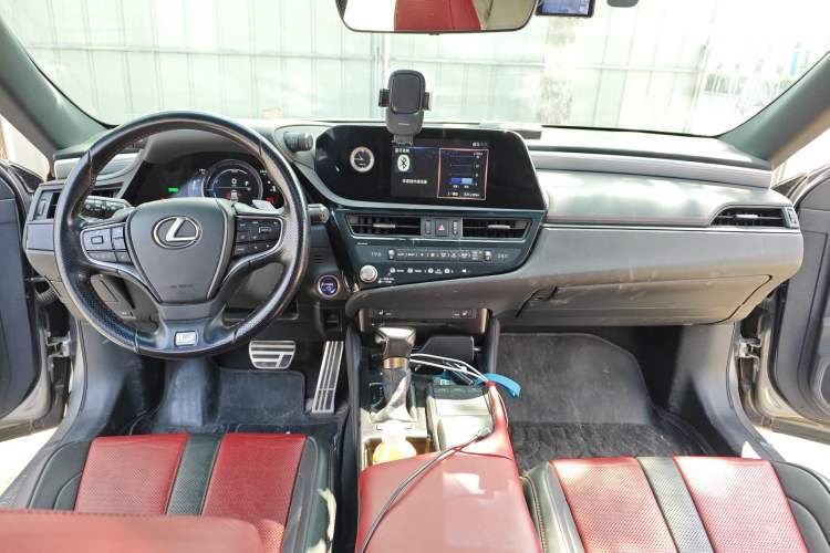 Used Lexus ES 2021 300h F SPORT Center Console