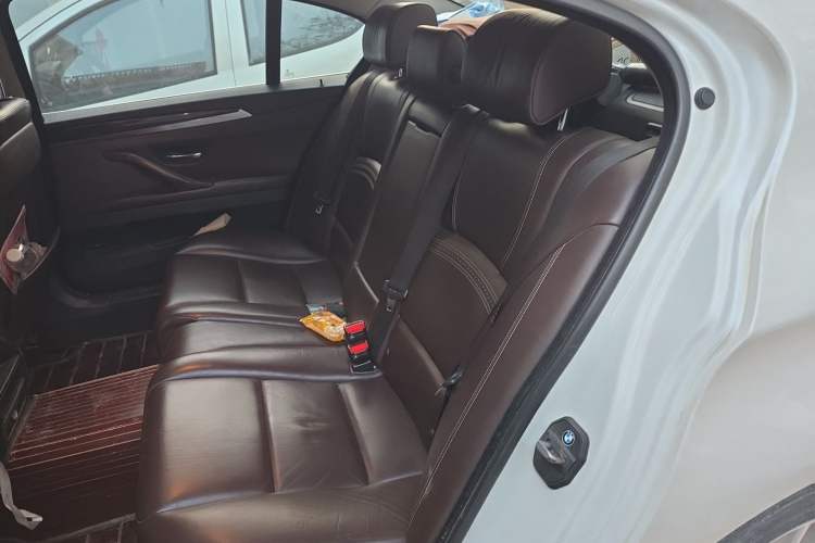 Used BMW 5 Series 2014 525Li Luxury Design Package Left Rear Seat