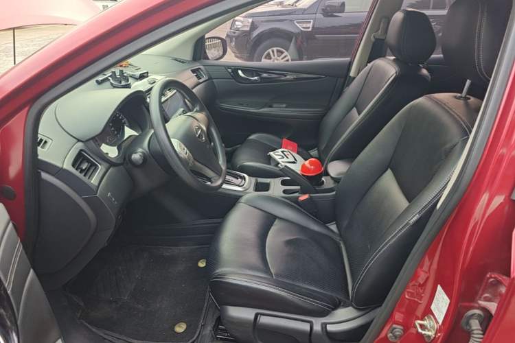 Used Nissan Tiida 2016 1.6L CVT Cool Dynamic Edition
