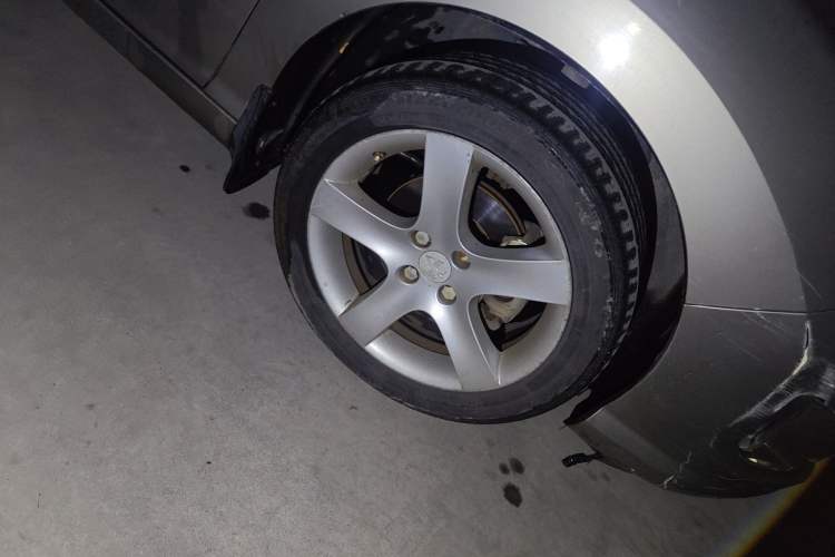 Used Peugeot 408 2013 2.0L Automatic Comfort Edition Right Front Wheel Hub