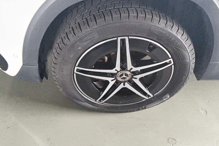 Used Mercedes-Benz EQB 2022 EQB 350 4MATIC Left Front Wheel Hub