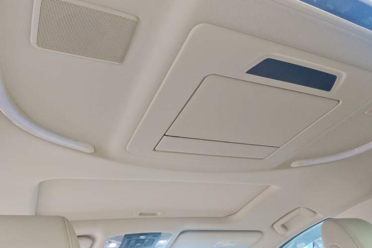 Used Toyota Vellfire 2021 Crown Dual-Engine 2.5L HV Supreme Edition
