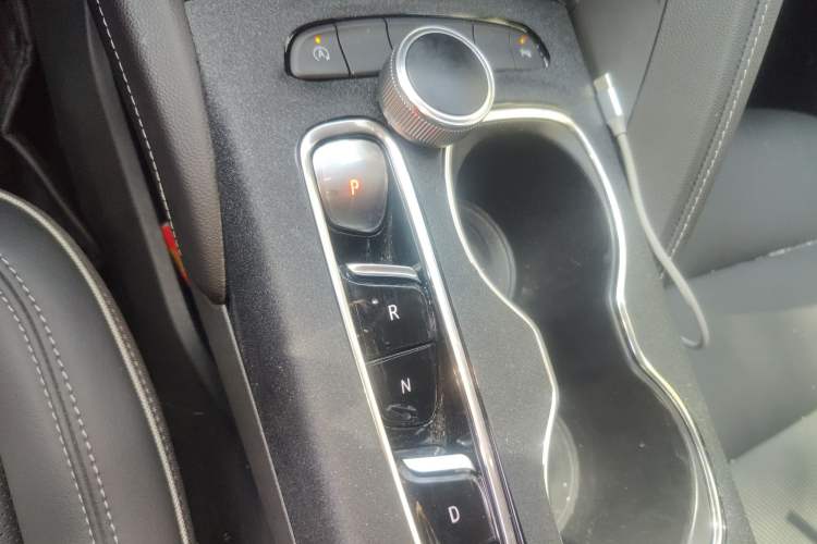 Used Buick Envision 2022 Facelift Encore S 552T Two-Wheel-Drive Luxury Model
