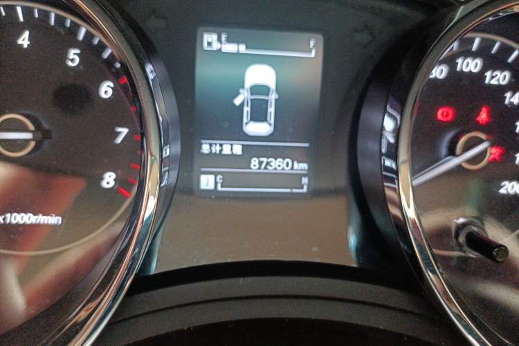 Used Baojun 730 2016 1.5L Manual Luxury Edition 7 Seats Odometer Close Up