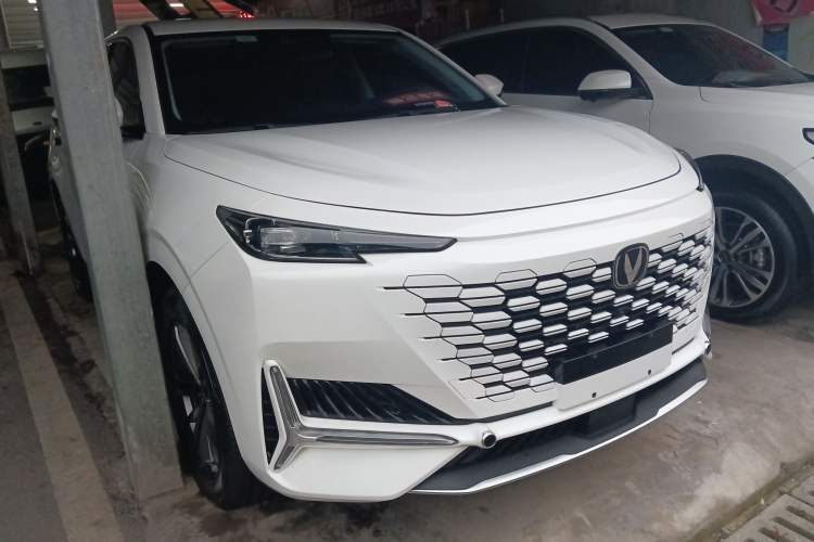 Used CHANGAN UNI-K 2024 2.0T Two-Wheel Drive YueShang Trim Front Right 45 Deg