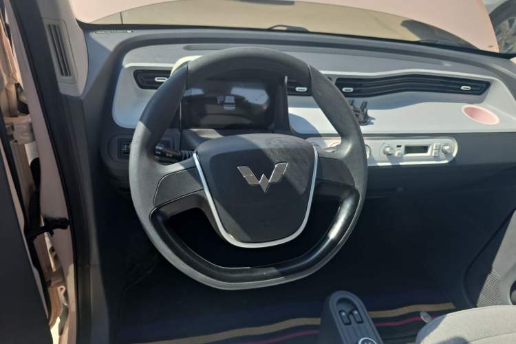 Used Wuling Hongguang MINIEV 2022 Macaron Premium Model – Lithium Iron Phosphate Steering Wheel