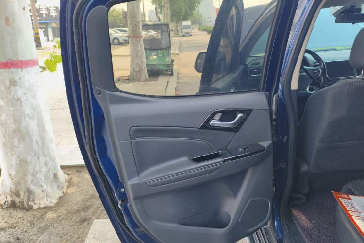 Used Isuzu D-MAX 2020 1.9T Two-Wheel Drive Automatic Comfort Edition China VI Standard RZ4E Hi-Power
