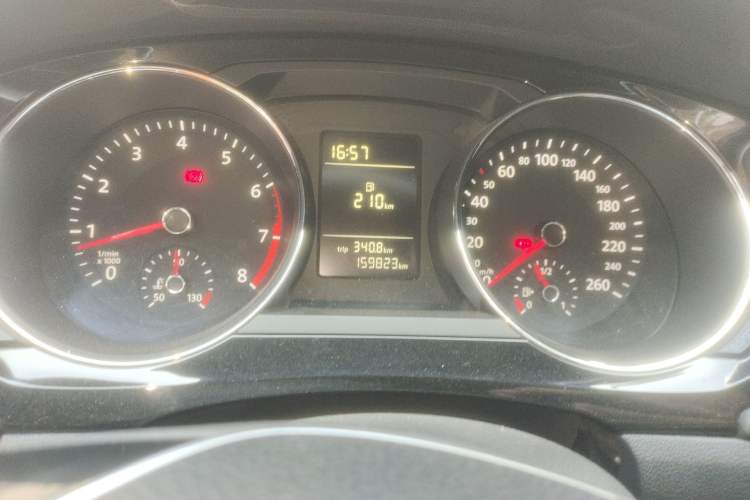 Used Volkswagen Sagitar 2015 230TSI Manual Comfort Version Instrument Cluster