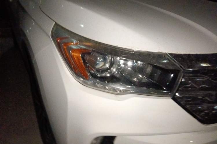 Used GAC Trumpchi GS4 2017 235T Automatic Two-Wheel Drive Luxury Smart Connectivity Version Right Front Headlight