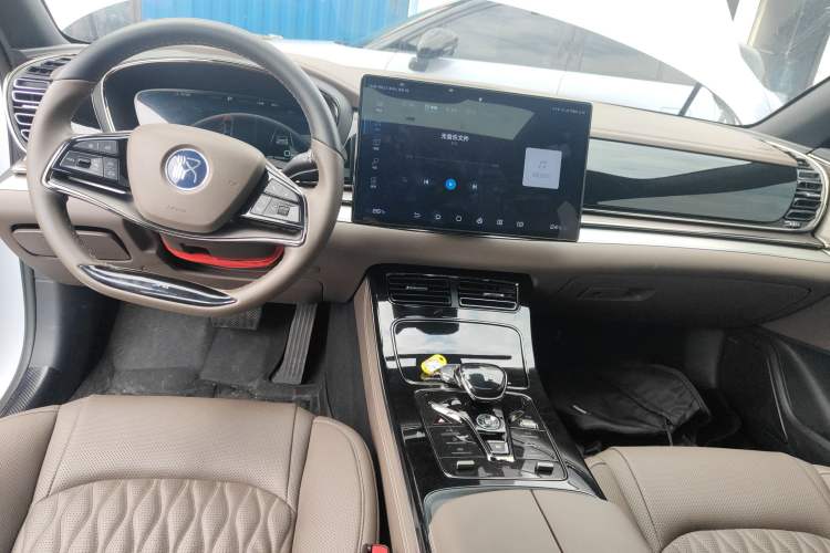 Used BYD Han 2023 EV Champion Edition 715KM Front-Drive Prestige Model Center Console