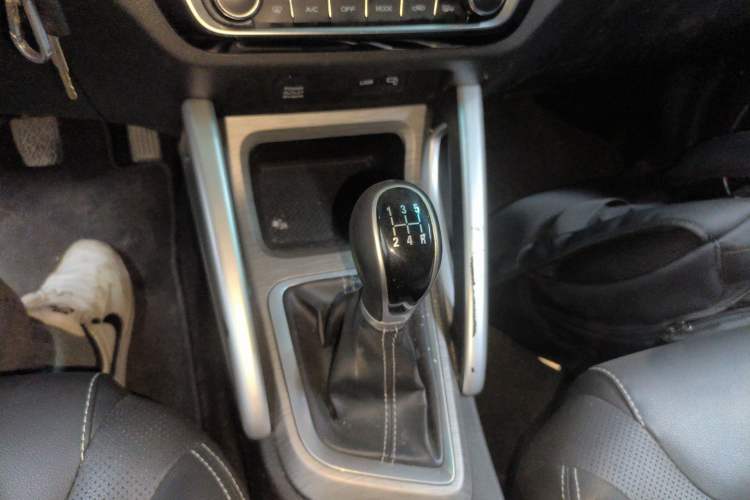 Used Geely Auto Vision X3 2017 1.5L Manual Elite Model Gear Lever