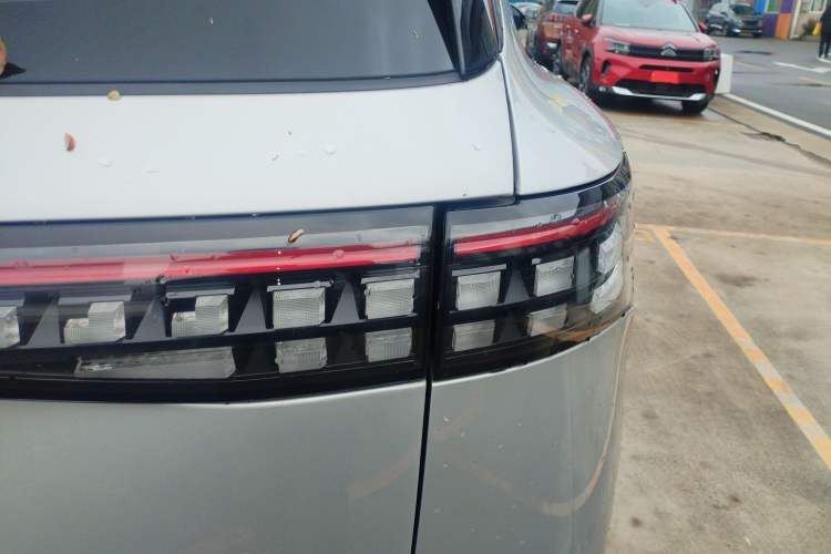 Used Dongfeng eπ eπ008 2025 210 Ultra Range-Extended Version 5 Seats
