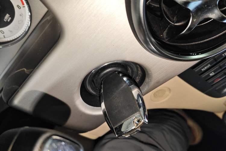 Used Mercedes-Benz GLK-Class 2013 GLK 300 4MATIC Dynamic Sunroof Model