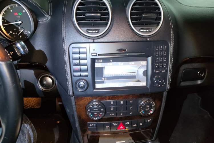 Used Mercedes-Benz GL-Class  Audio And AC Panel