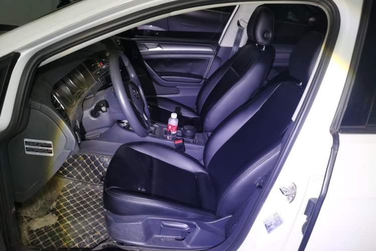 Used Volkswagen Golf 2016 1.6L Manual Fashion Edition Driver Seat