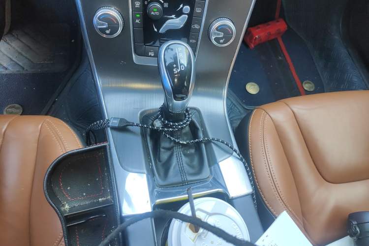 Used Volvo V60 2014 Restyled T5 Zhiya Edition
