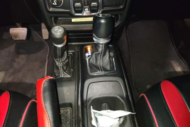 Used Jeep Wrangler 2019 2.0T Sahara Four-Door Version China VI Emission Standard
