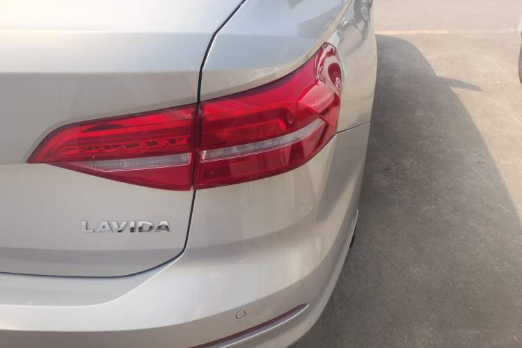 Used Volkswagen Lavida 2019 1.5L Automatic Vision Edition China VI Standard Exterior 3