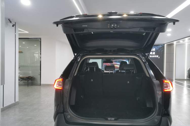 Used Toyota Wildlander 2022 2.0L CVT Two-Wheel Drive Luxury Edition
