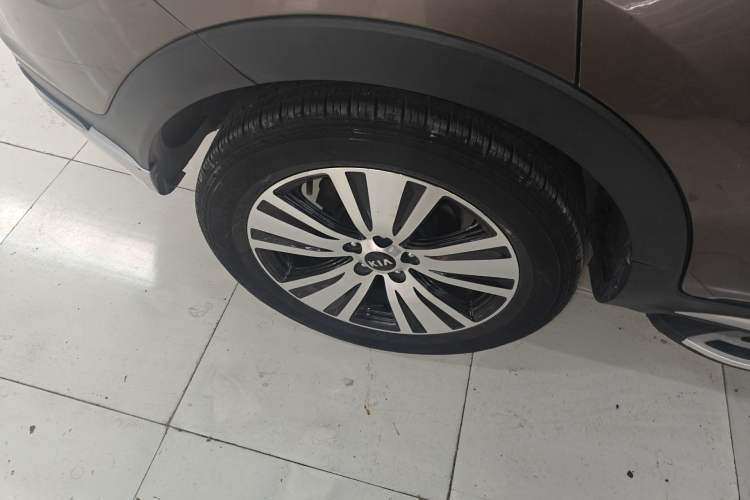 Used Kia Sportage R 2015 2.0L Automatic Two-Wheel Drive DLX Model Right Rear Wheel Hub