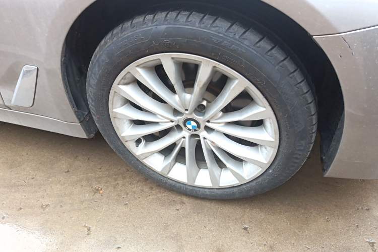 Used BMW 5 Series 2019 530Li Leading Model Luxury Package Right Front Wheel Hub