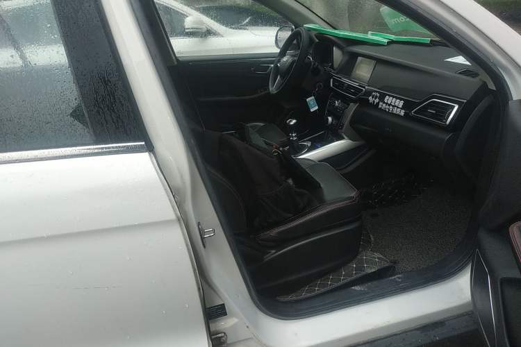 Used Zotye Domy X5 2016 1.5T Manual Luxury 7-Seater China V Emission Standard
