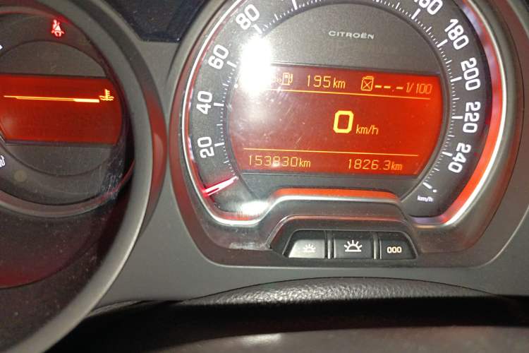 Used Citroen C5 2013 2.0L Automatic Luxury Model Odometer Close Up