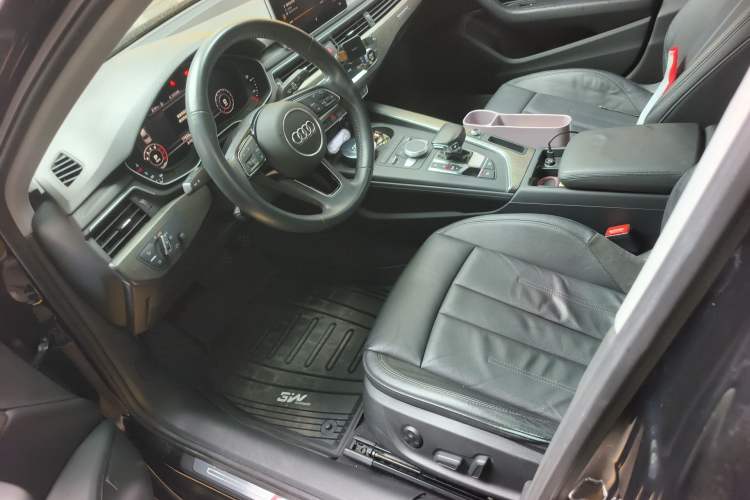 Used Audi A4L 2018 30th Anniversary Edition 40 TFSI Fashion Model
