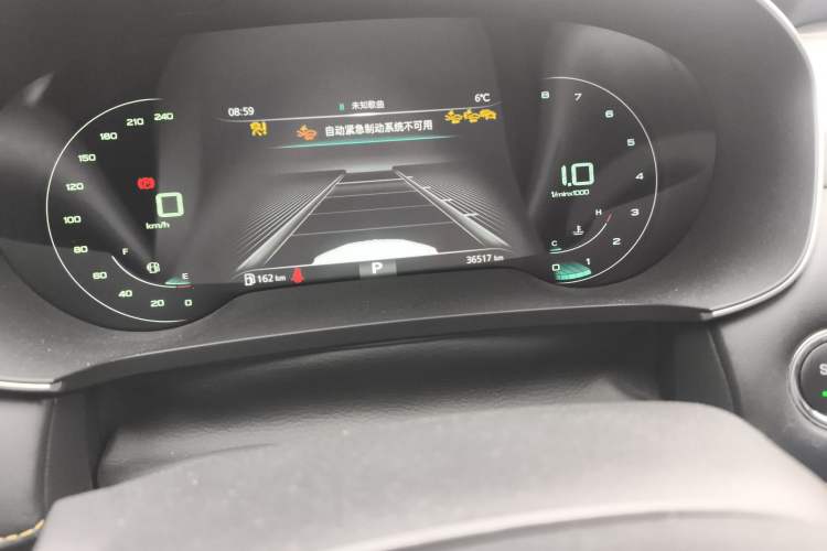 Used Roewe i6 MAX 2020 300TGI Automatic Supreme Edition with Cool Sunroof and Advanced Driving Features