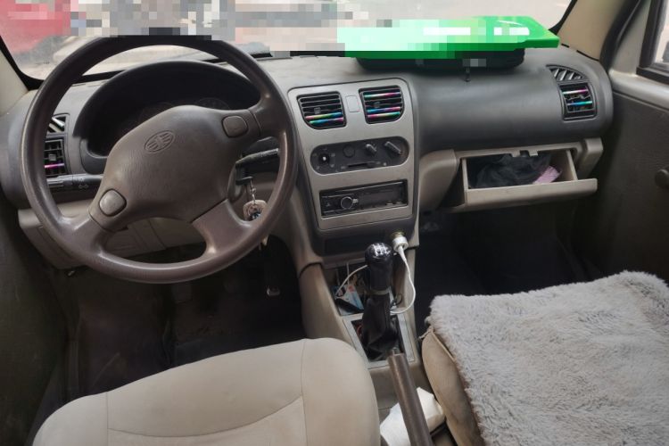 Used FAW Jiabao V52 2011 1.0L Practical Version LJ465QE1 Center Console
