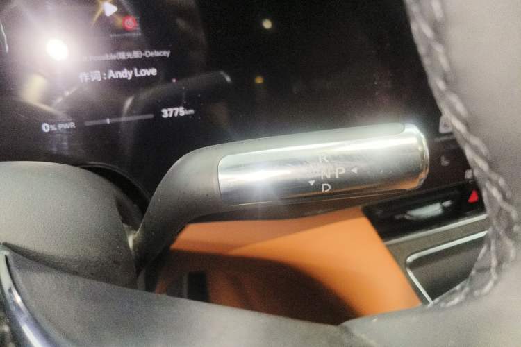 Used Hima AITO M8 2025 Extended-Range Max+ Version 53.4 kWh 5-Seater Edition Gear Lever