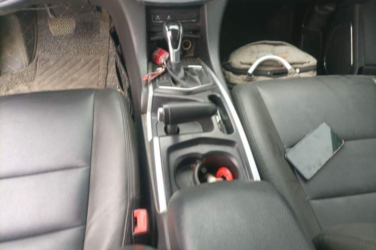 Used JMC Yusheng S350 2013 2.4T Automatic 2WD Diesel Luxury Edition 5 Seats
