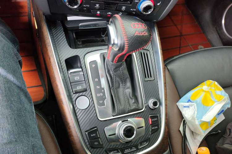 Used Audi Q5 2017 Plus 40 TFSI Comfort Model Gear Lever