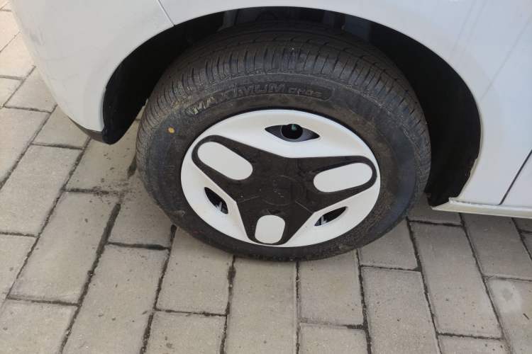 Used Geely Galaxy Panda 2025 210 km – Yuanqi Bear Left Front Wheel Hub
