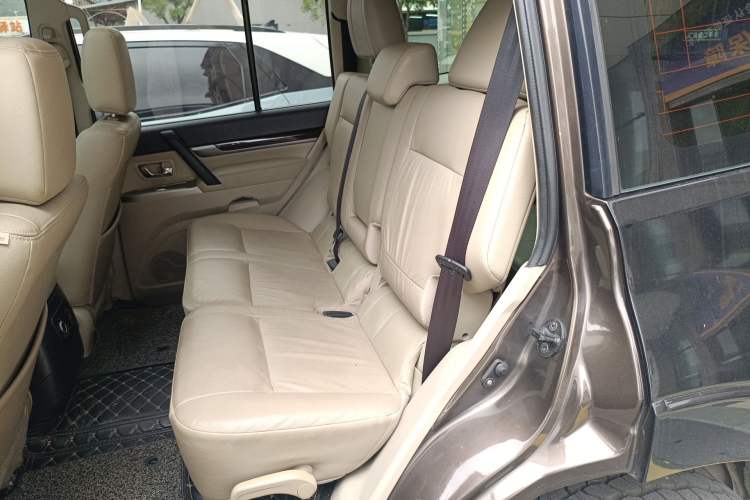 Used Mitsubishi Pajero 2017 V97 3.8L 5-Door GLS Model with Sunroof – U.S. Specification