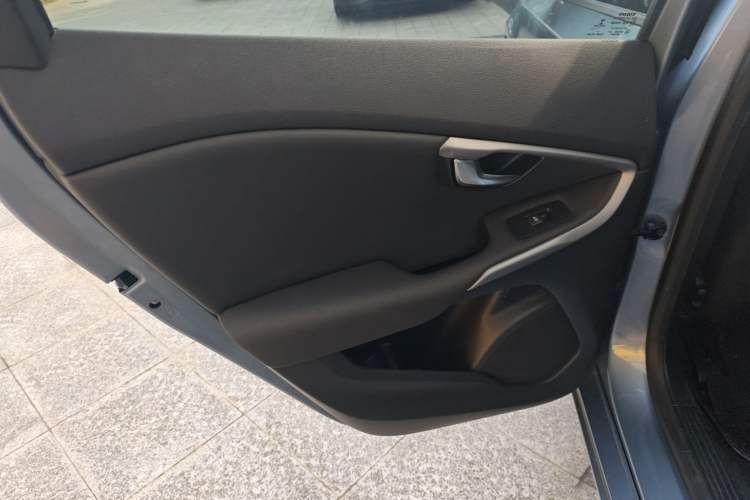 Used Volvo V40 2018 T3 Smart Edition
