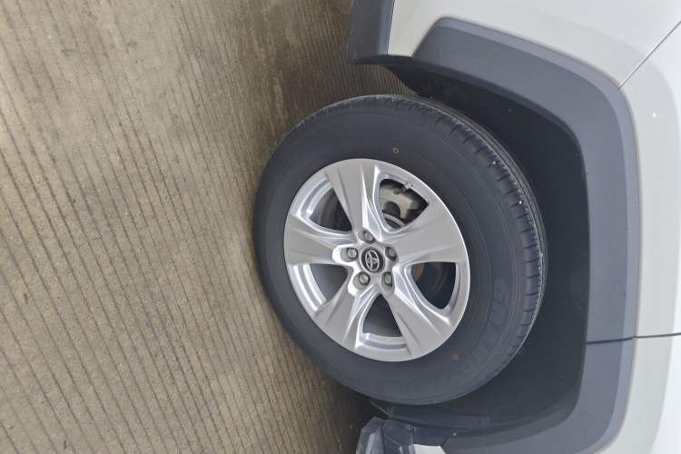 Used Toyota RAV4 2021 2.0L CVT Two-Wheel Drive Urban Edition Right Rear Wheel Hub