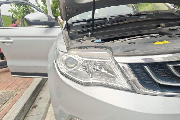 Used Geely Auto Emgrand X7 Sport 2016 1.8TD Automatic ZhiShang Model Right Front Headlight