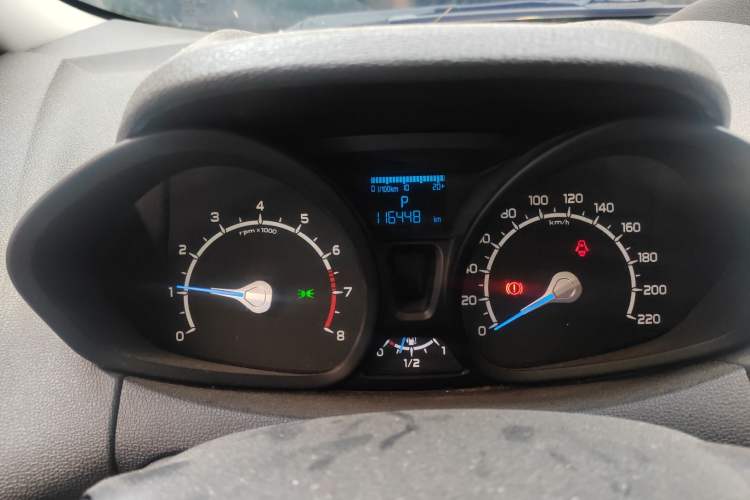 Used Ford EcoSport 2013 1.5L Automatic Fashion Model Odometer Close Up