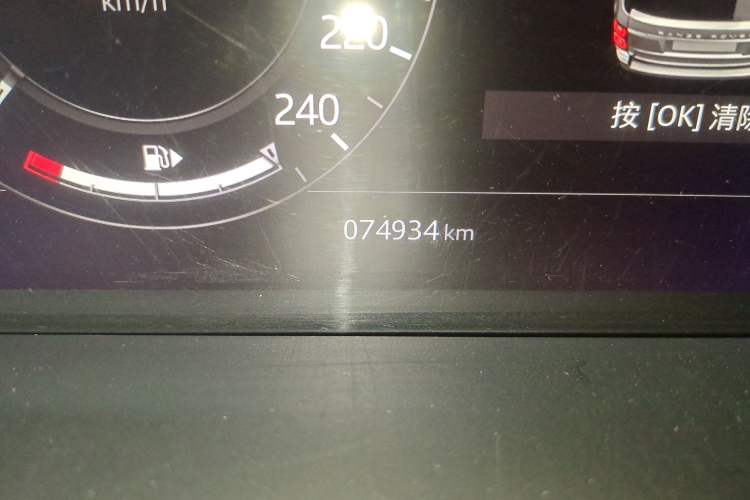 Used Land Rover Range 2020 3.0 L6 Grand Edition Odometer Close Up