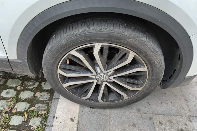 Used Volkswagen T-ROC 2018 280TSI DSG Four-Wheel Drive Luxury Version China V Emission Standard Right Front Wheel Hub