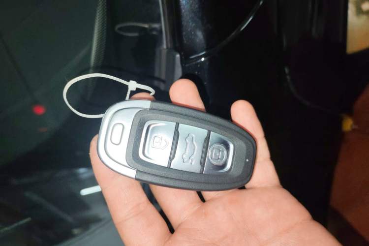 Used Hongqi E-QM5 2022 431 km Charge & Enjoy Edition
