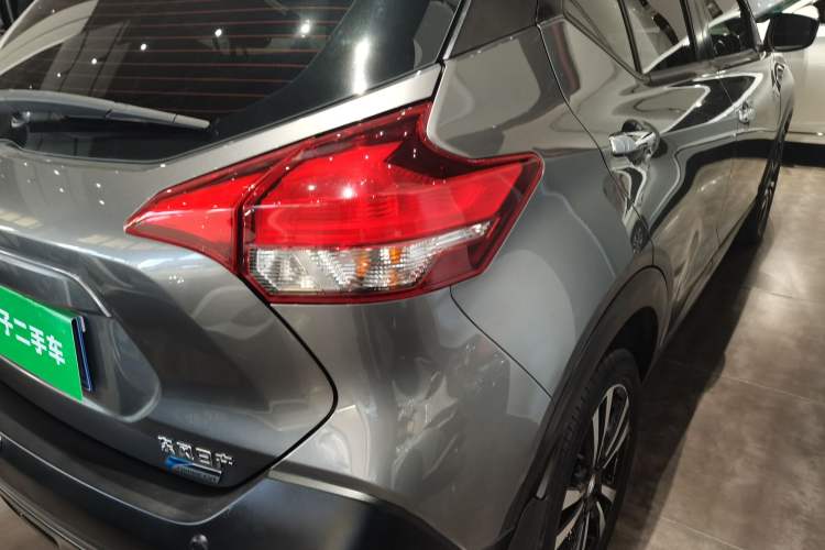 Used Nissan Kicks 2018 1.5L CVT Smart Connect Luxury Edition Exterior 6