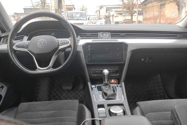 Used Volkswagen Magotan 2021 330TSI DSG 30th Anniversary Edition Center Console