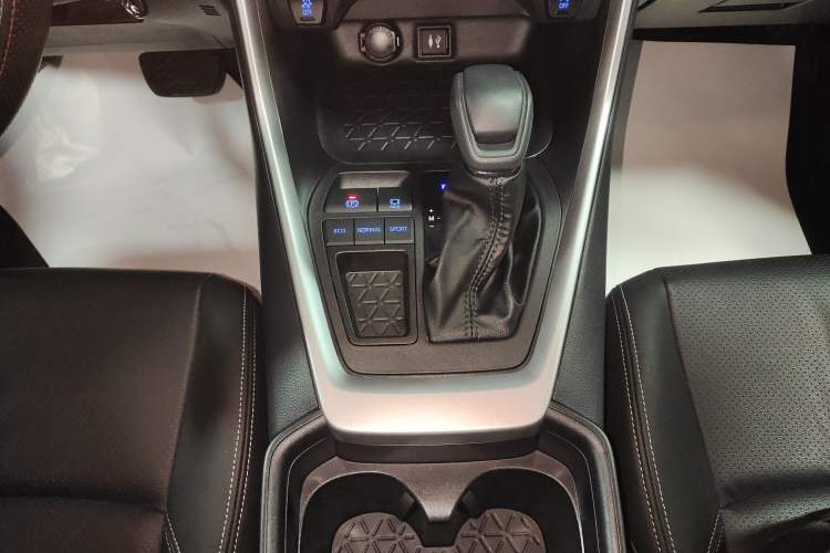 Used Toyota Wildlander 2022 Updated Version 2.0L CVT Two-Wheel Drive Leading Edition
