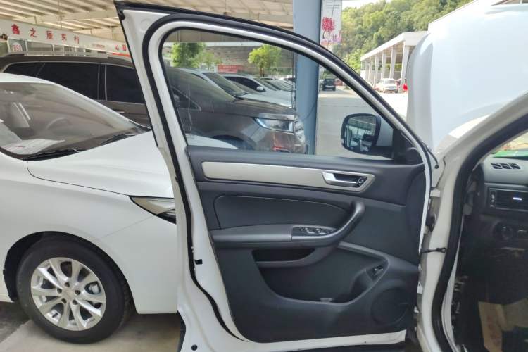 Used Qoros 5 2019 Qoros 5S 1.6 TGDI Prestige Model Left Front Door Interior