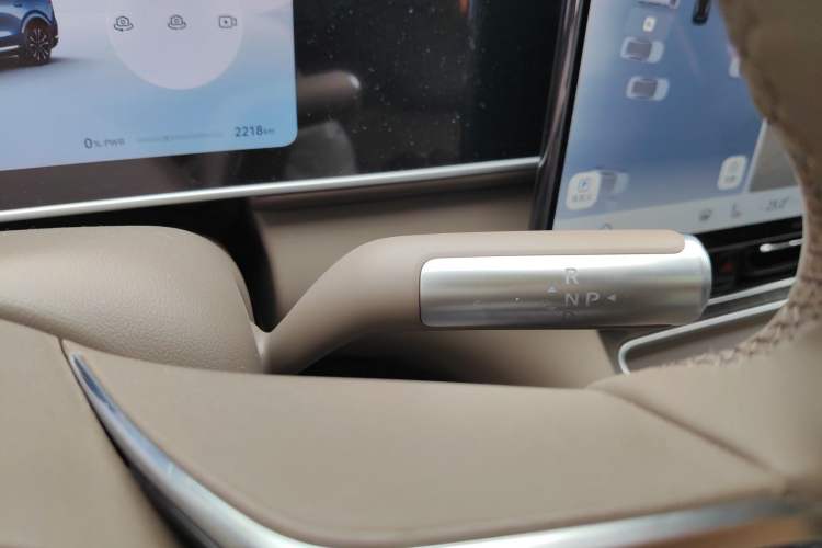 Used Hima AITO M7 2026 Model Range-Extending Pro+ All-Wheel Drive 5-Seater Version Gear Lever