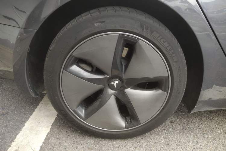 Used Tesla Model 3 2019 Long-Range Rear-Wheel-Drive Version